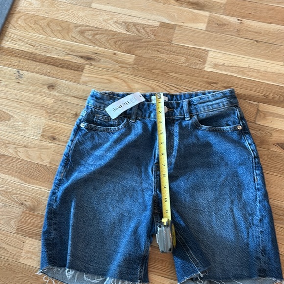 Women’s NEW w tags on… The Drop” Mari Long relaxed denim short. - Picture 3 of 6